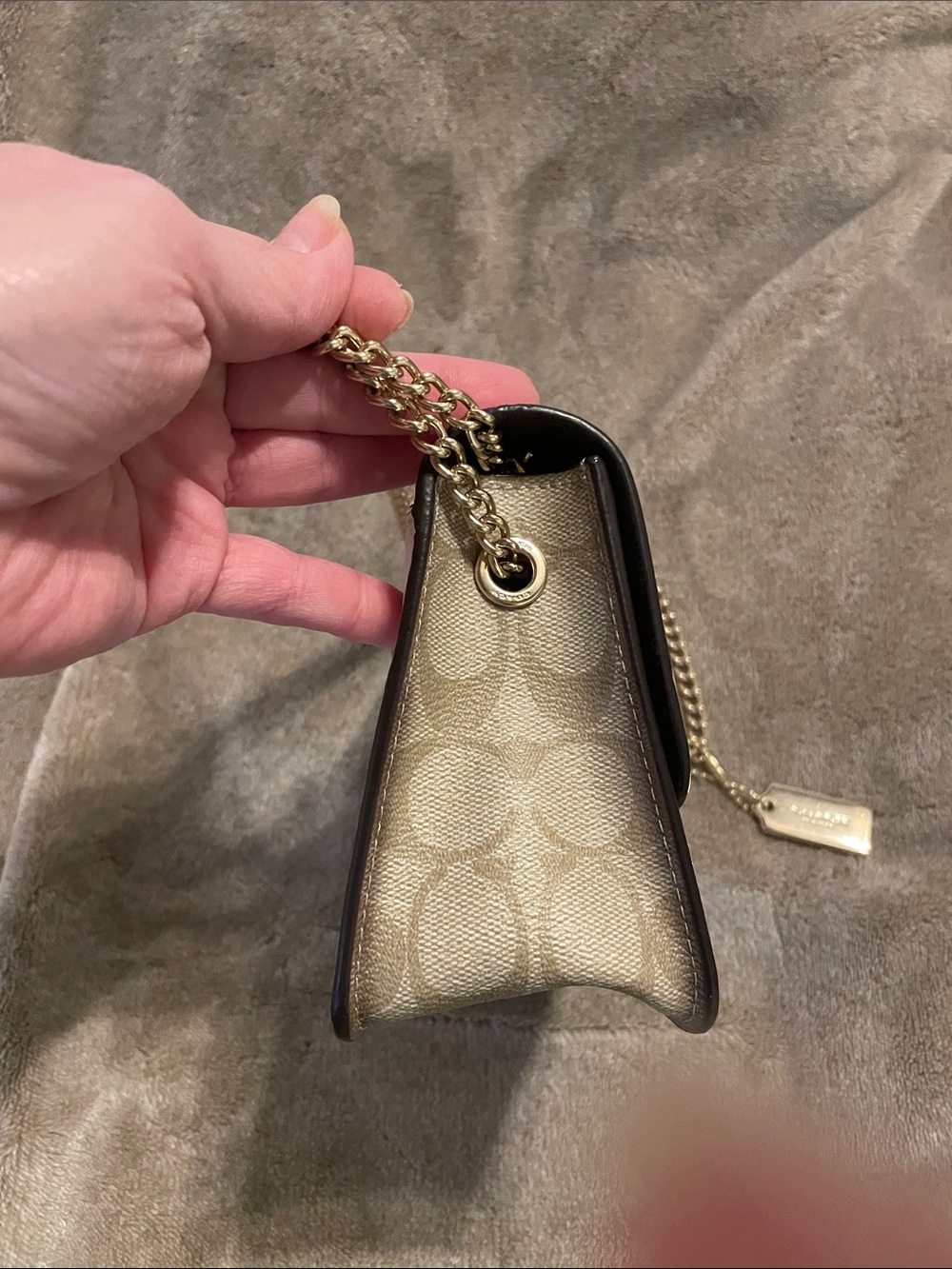 Coach Cream Leather Crossbody with Gold Chain Strap - Picture 4 of 8